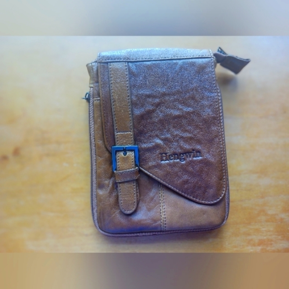 Hanging belt clip bag